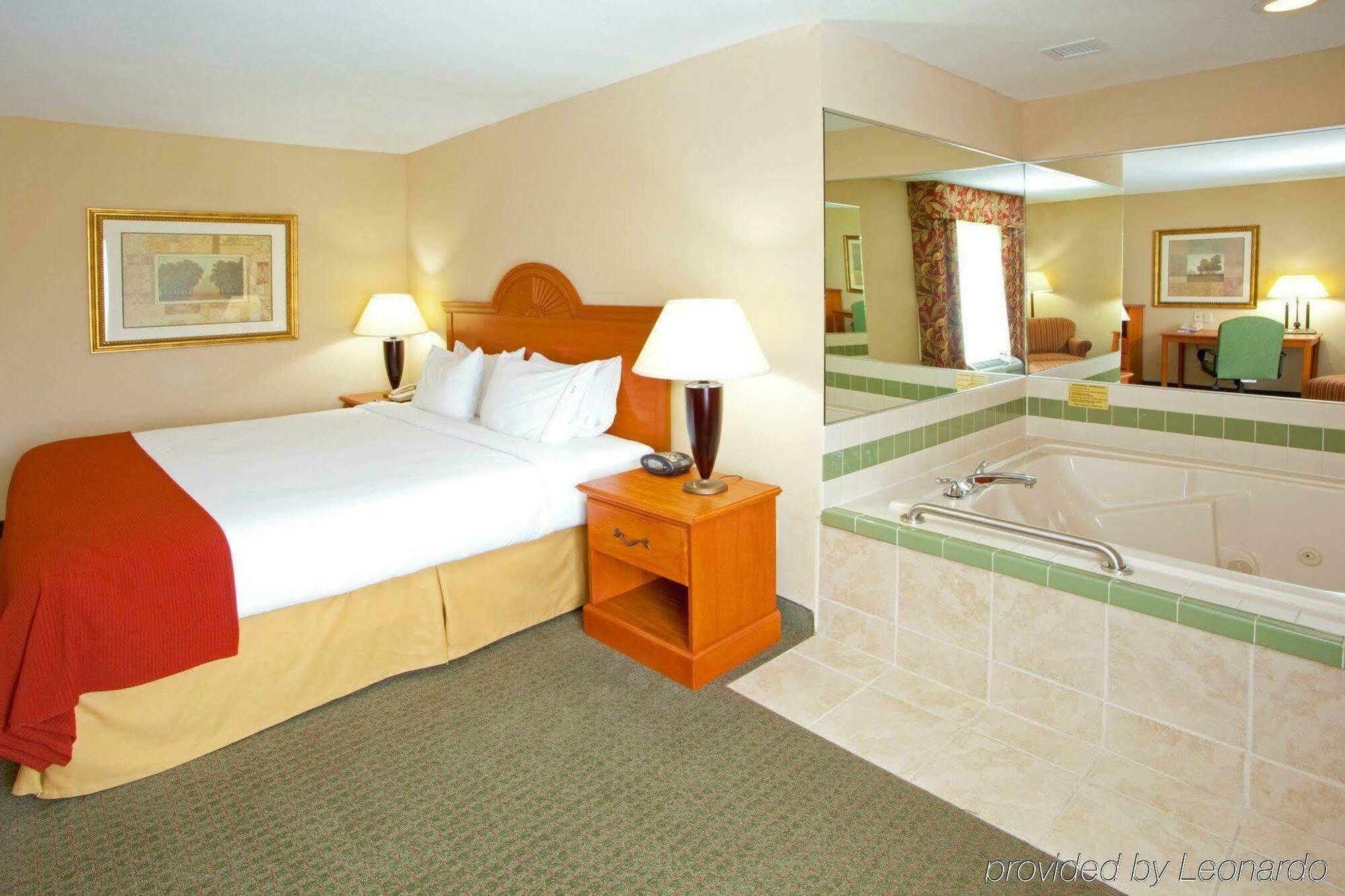 Holiday Inn Express Mineral Wells By Ihg Parkersburg Exteriér fotografie